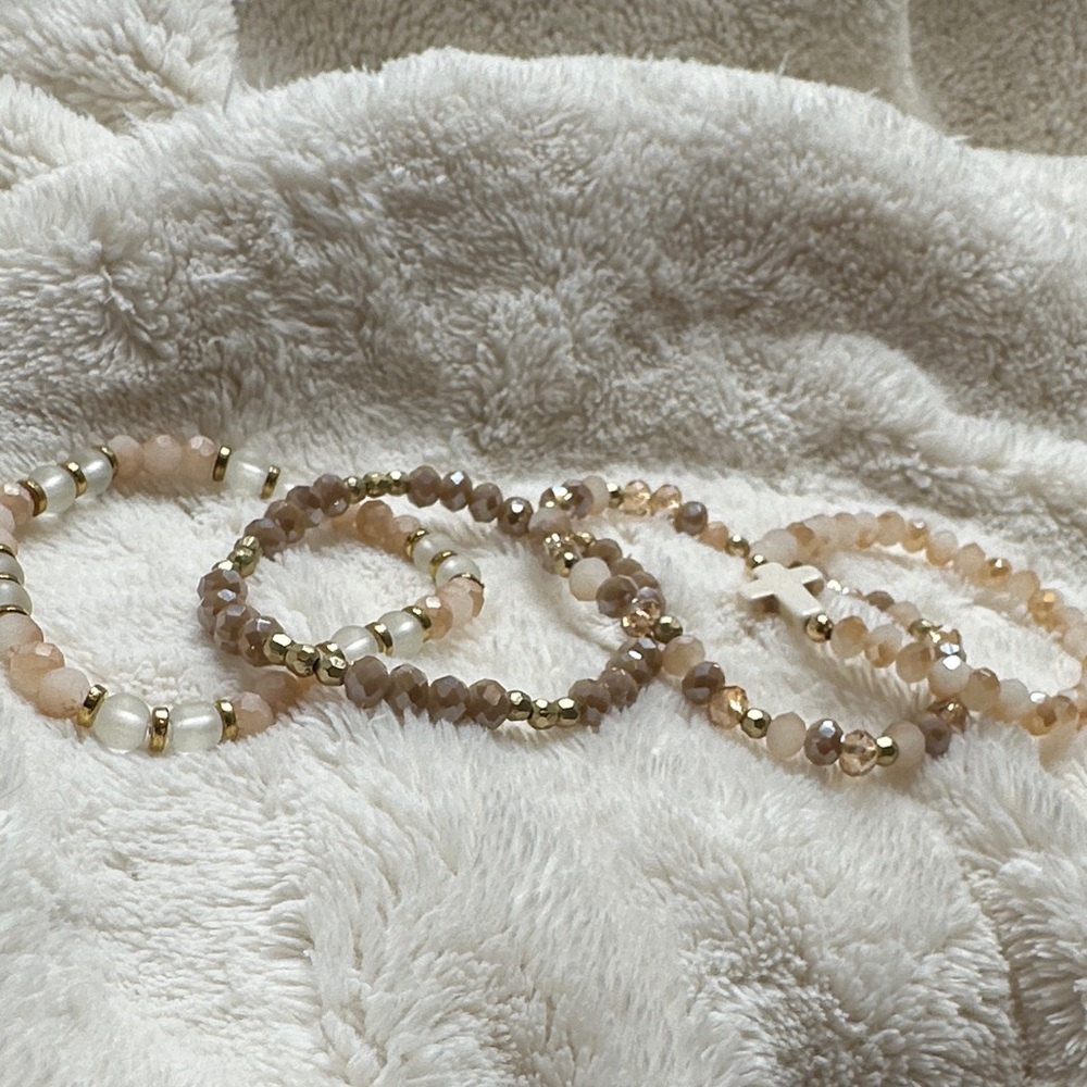Beaded Bracelets Pretty Pink & Peachy Gold Mauve Set of 4 with Cross Charm NWOT